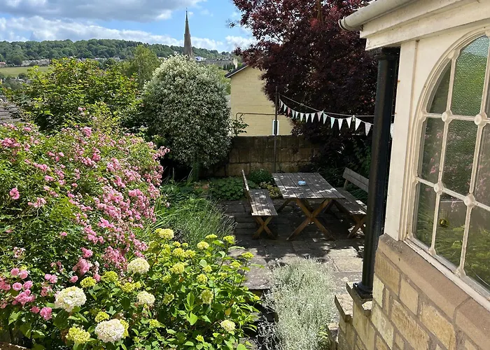 Southcot Place, Apartment With Garden